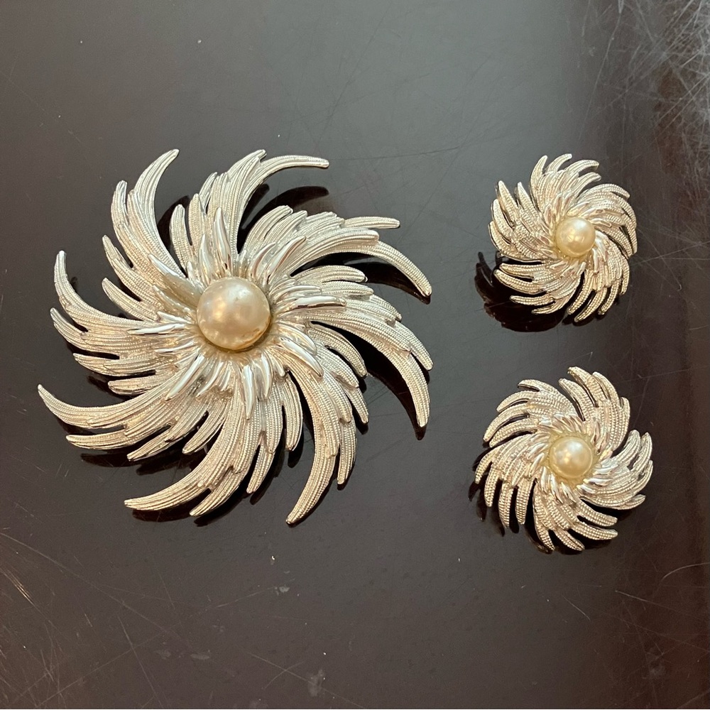 Sarah Coventry Silver Swirl Brooch & Earring set with Pearl Center